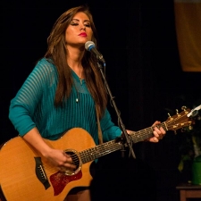Jessica Meuse performing
